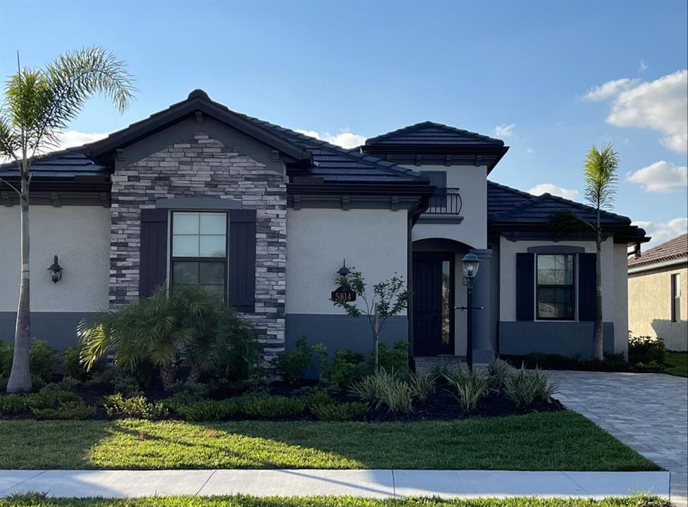 Recently Sold: $630,000 (2 beds, 2 baths, 1850 Square Feet)