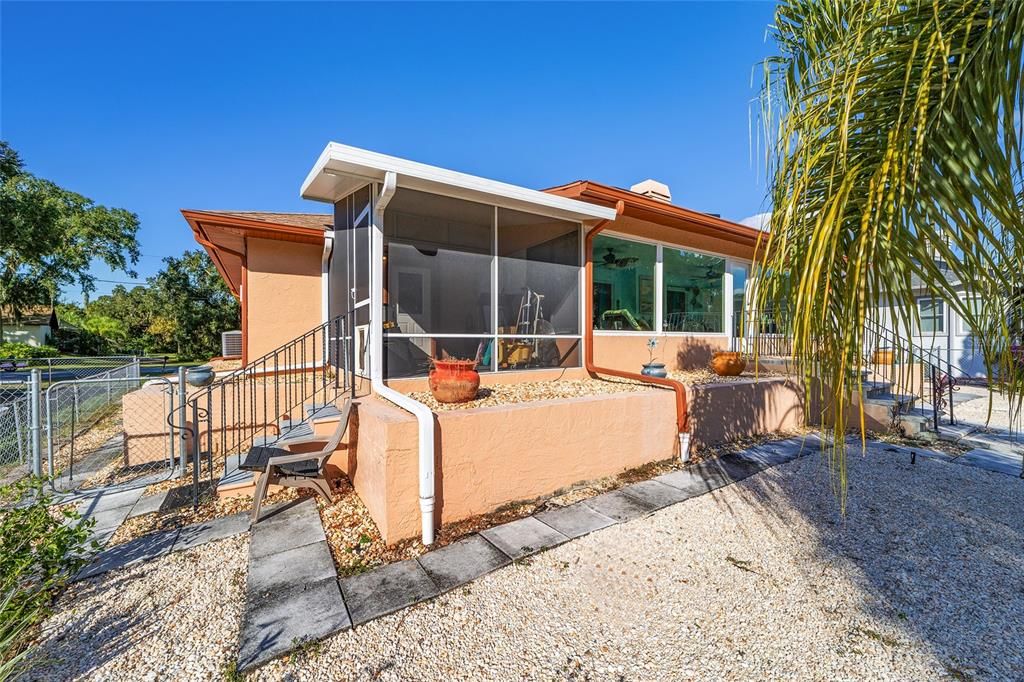 Recently Sold: $525,000 (3 beds, 2 baths, 2073 Square Feet)