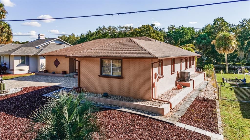 Recently Sold: $525,000 (3 beds, 2 baths, 2073 Square Feet)