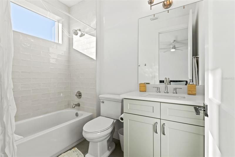 Недавно арендовано: $5,000 (3 спален, 3 ванн, 1815 Квадратных фут)
