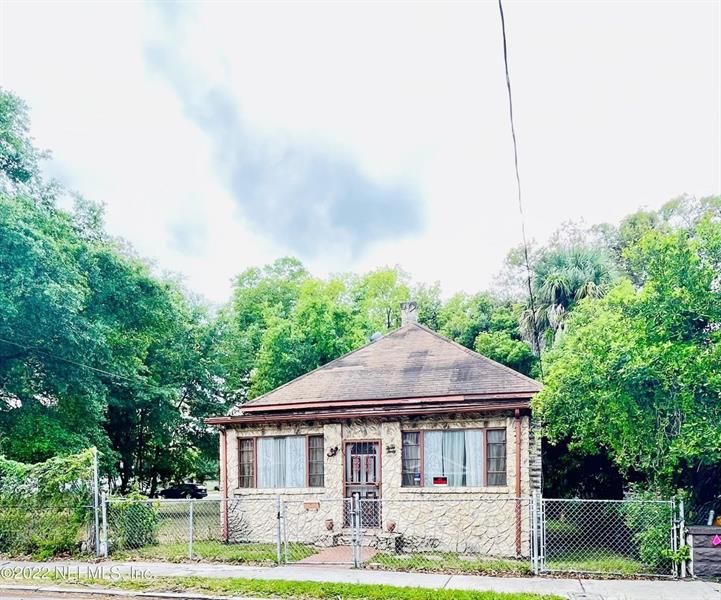 Recently Sold: $190,000 (3 beds, 1 baths, 925 Square Feet)
