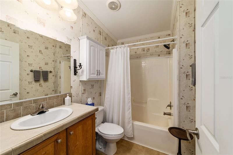 最近售出: $329,000 (3 贝兹, 2 浴室, 1860 平方英尺)