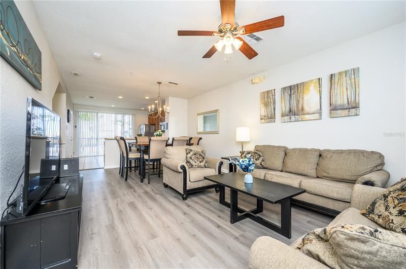 Recently Sold: $425,000 (3 beds, 3 baths, 1741 Square Feet)