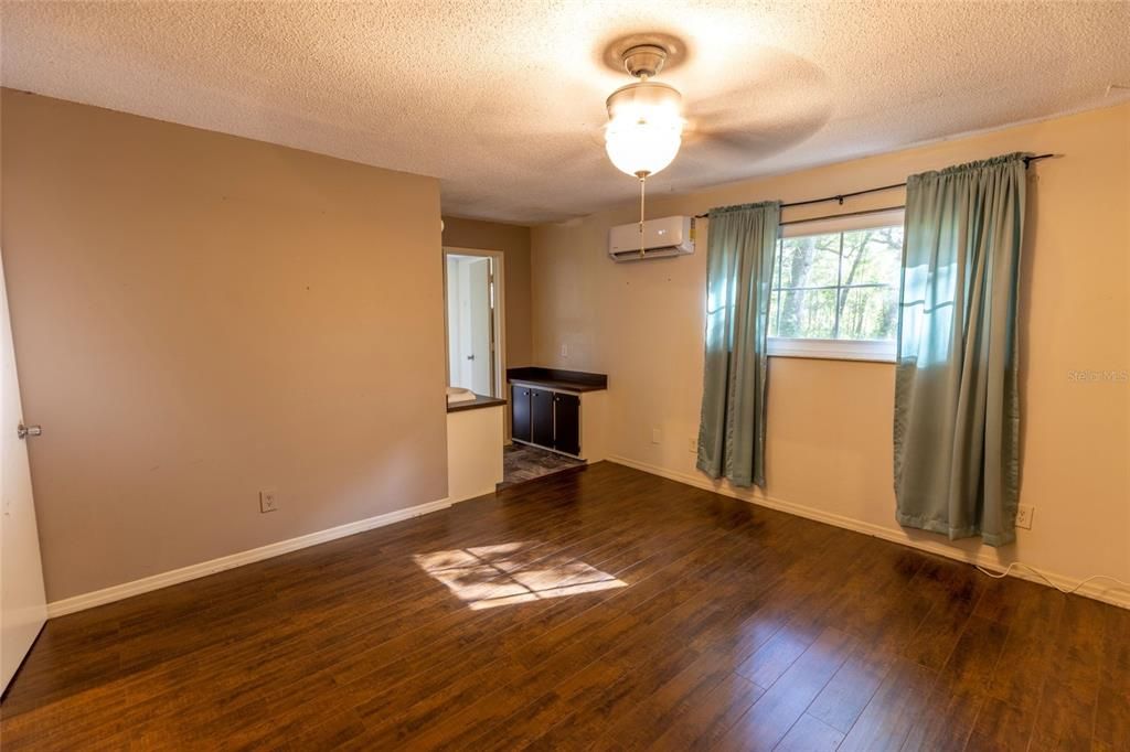 Recently Sold: $169,900 (2 beds, 1 baths, 1060 Square Feet)