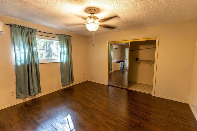 Recently Sold: $169,900 (2 beds, 1 baths, 1060 Square Feet)