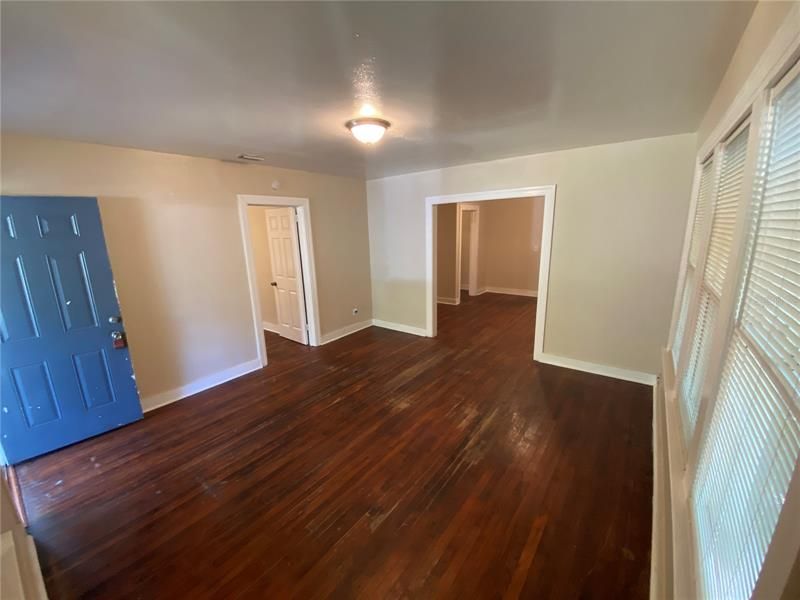 Recently Rented: $1,150 (3 beds, 1 baths, 1152 Square Feet)