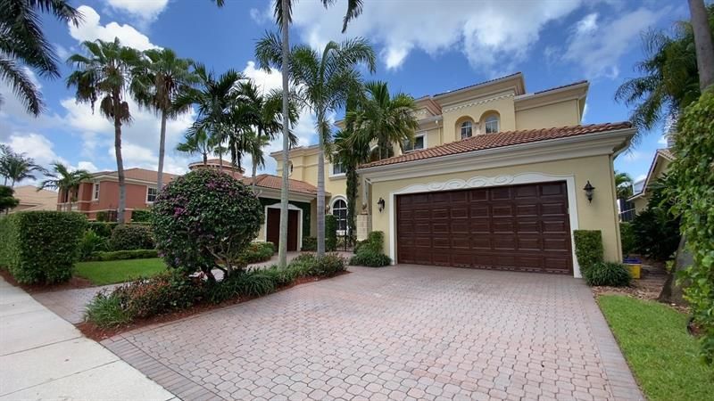 Recently Sold: $1,900,000 (6 beds, 7 baths, 5677 Square Feet)