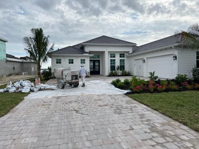 Recently Sold: $2,205,000 (3 beds, 2 baths, 2400 Square Feet)