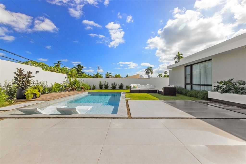 Recently Sold: $2,150,000 (3 beds, 3 baths, 3169 Square Feet)