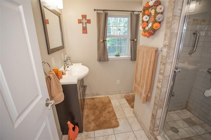 Recently Sold: $189,000 (1 beds, 2 baths, 1192 Square Feet)