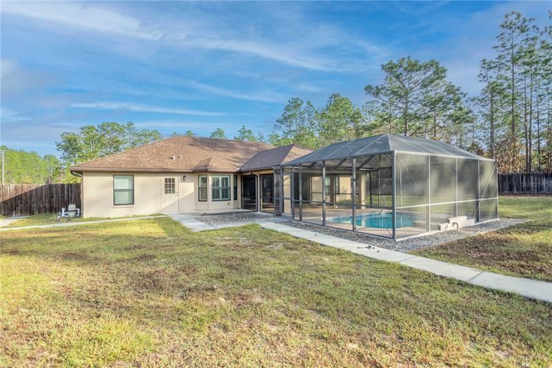 Recently Sold: $625,000 (5 beds, 4 baths, 2079 Square Feet)