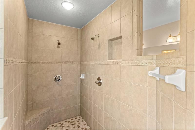 最近售出: $625,000 (5 贝兹, 4 浴室, 2079 平方英尺)
