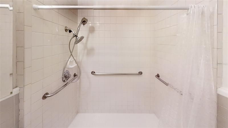 Недавно арендовано: $2,400 (4 спален, 2 ванн, 1235 Квадратных фут)