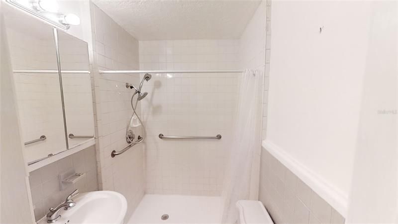 最近租的: $2,400 (4 贝兹, 2 浴室, 1235 平方英尺)