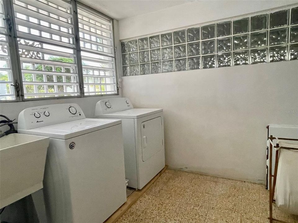 Vendido Recientemente: $240,000 (3 camas, 2 baños, 1818 Pies cuadrados)