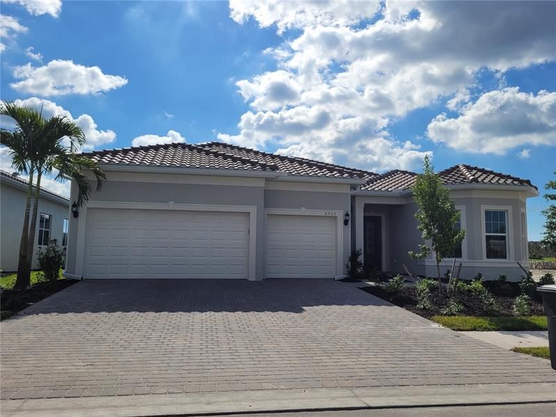 Recently Sold: $985,228 (3 beds, 3 baths, 2483 Square Feet)