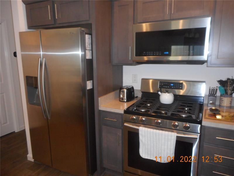 For Rent: $2,100 (3 beds, 2 baths, 1484 Square Feet)