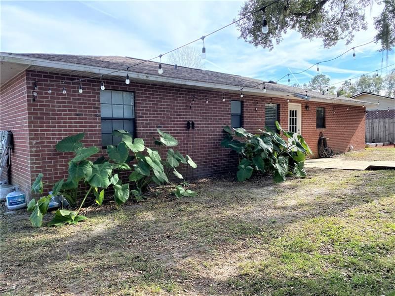 Recently Sold: $210,000 (3 beds, 1 baths, 1025 Square Feet)