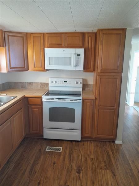 Recently Sold: $99,900 (2 beds, 1 baths, 872 Square Feet)
