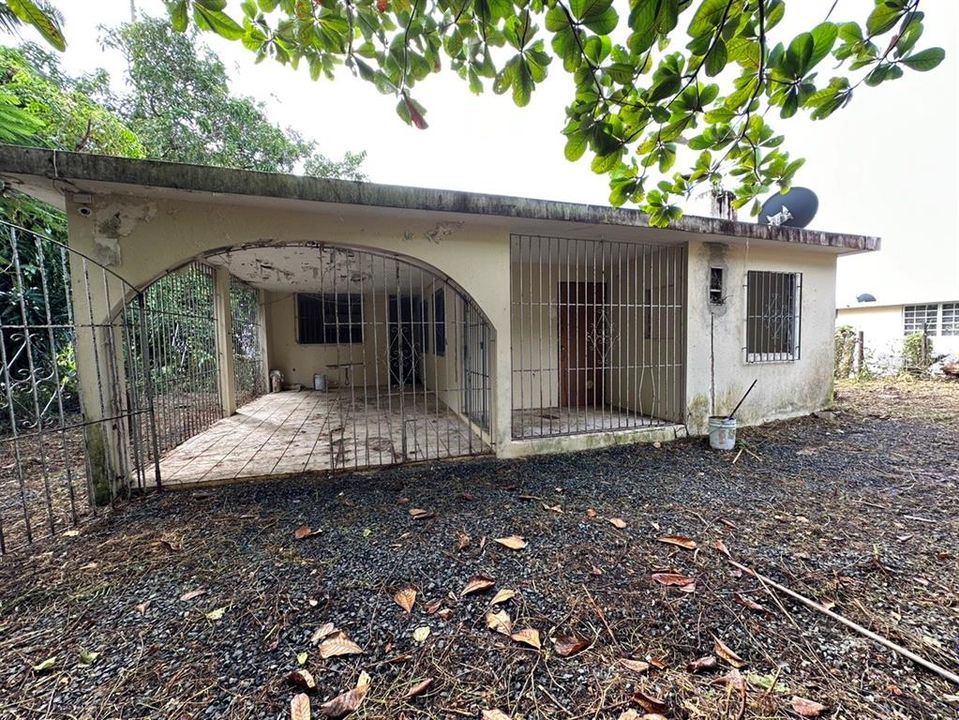 Vendido Recientemente: $39,000 (4 camas, 2 baños, 900 Pies cuadrados)