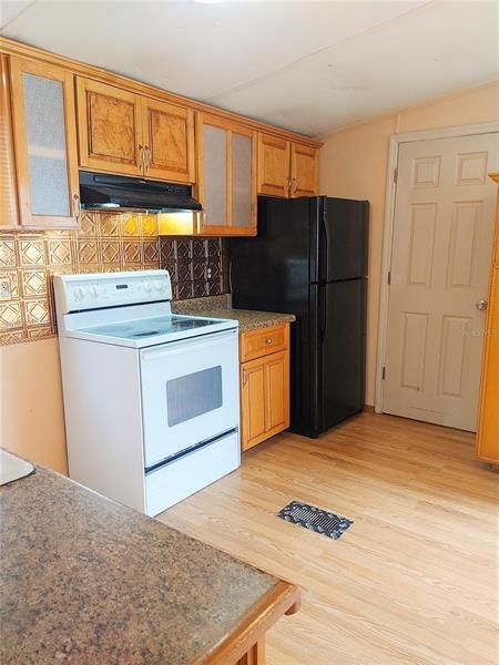 Recently Sold: $125,000 (2 beds, 2 baths, 924 Square Feet)