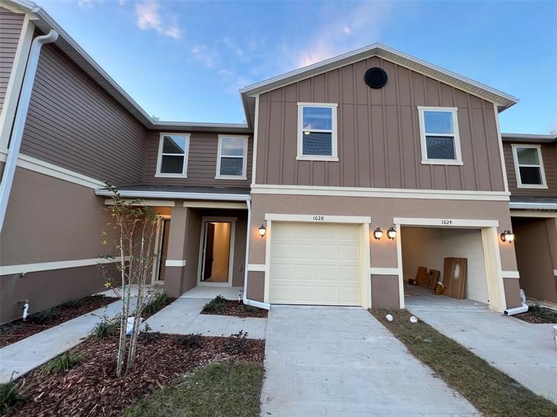 Recently Sold: $310,727 (3 beds, 2 baths, 1371 Square Feet)