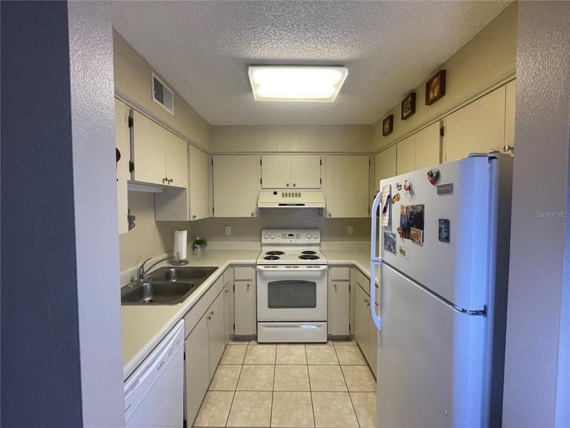 Recently Sold: $190,000 (2 beds, 2 baths, 920 Square Feet)