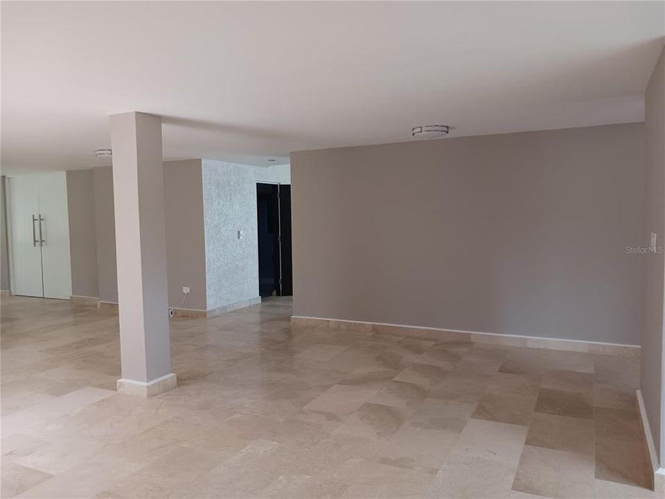 Vendido Recientemente: $880,000 (4 camas, 3 baños, 5625 Pies cuadrados)