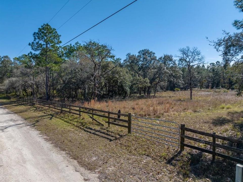 Vendido Recientemente: $115,000 (4.40 acres)