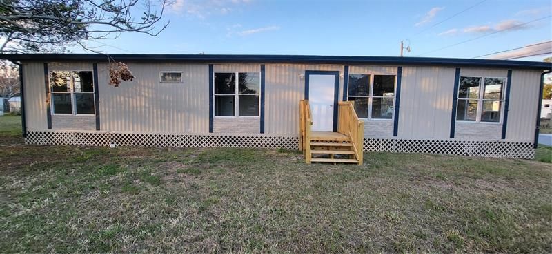 Recently Sold: $150,000 (3 beds, 2 baths, 1334 Square Feet)