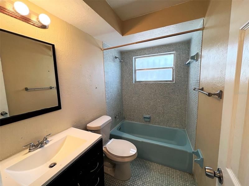 最近售出: $249,900 (3 贝兹, 2 浴室, 1446 平方英尺)