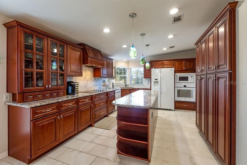 Cook everyday in this complete renovated kitchen
