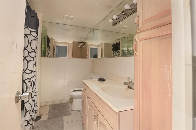 最近售出: $50,000 (2 贝兹, 2 浴室, 672 平方英尺)