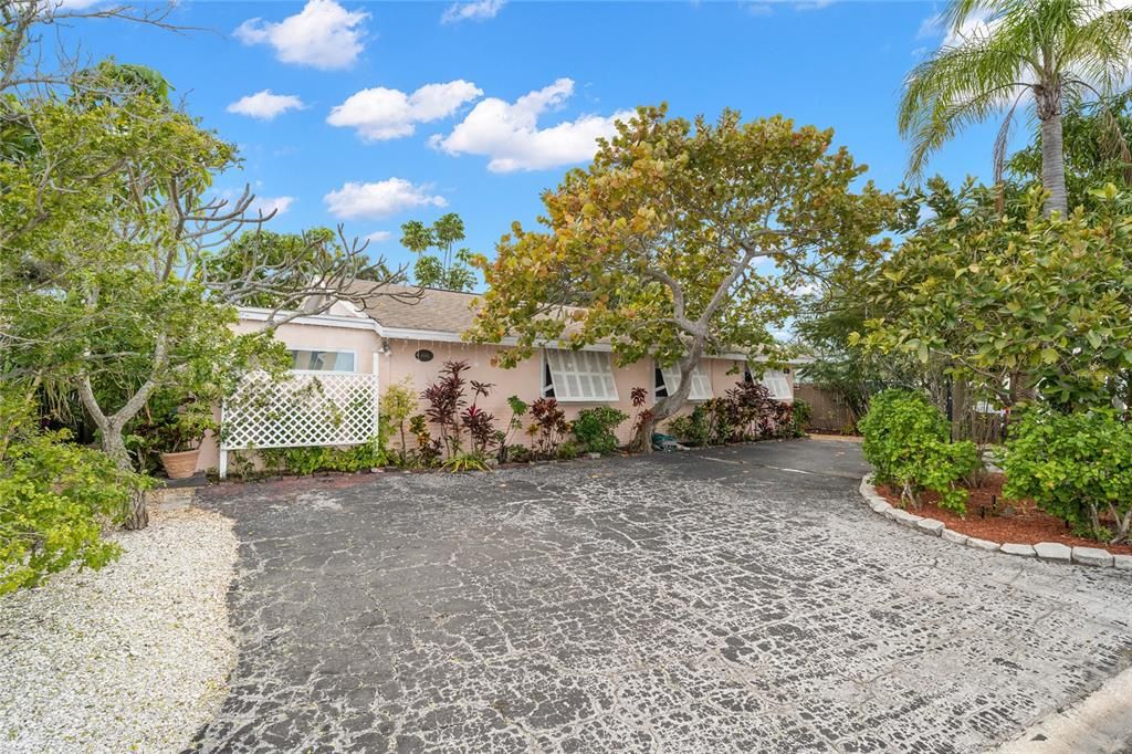 Recently Sold: $935,000 (3 beds, 0 baths, 1718 Square Feet)