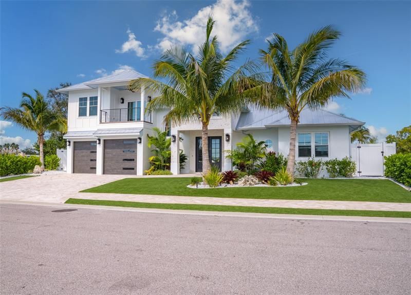 Recently Sold: $1,650,000 (4 beds, 4 baths, 2613 Square Feet)