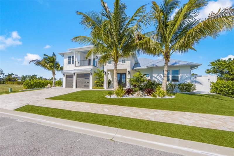 Recently Sold: $1,650,000 (4 beds, 4 baths, 2613 Square Feet)