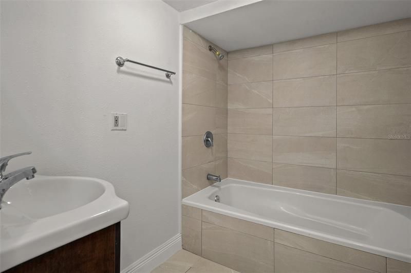 最近租的: $1,200 (2 贝兹, 2 浴室, 805 平方英尺)