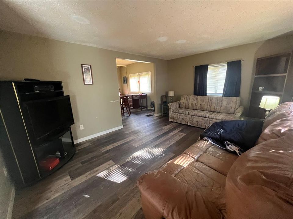 Recently Sold: $110,000 (2 beds, 1 baths, 1248 Square Feet)