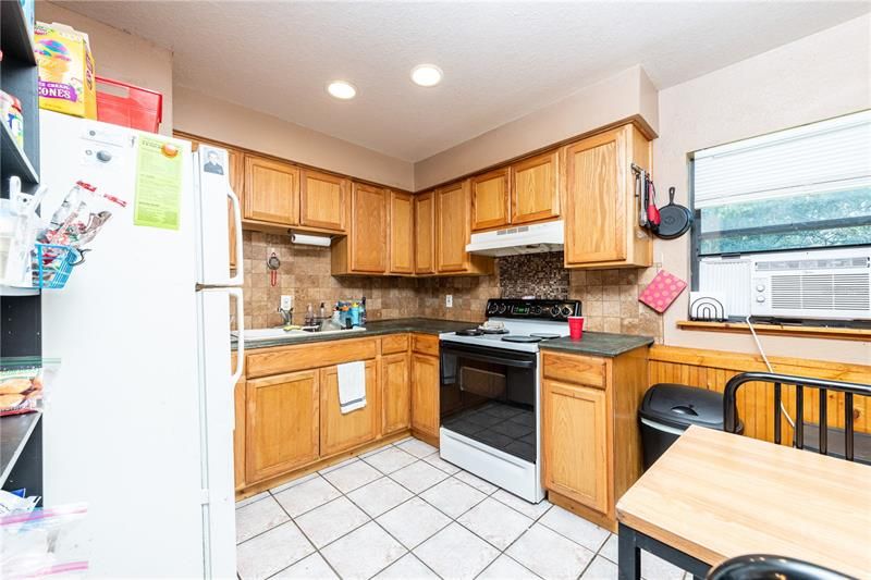 Recently Sold: $175,000 (3 beds, 0 baths, 1858 Square Feet)