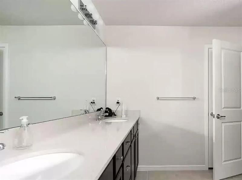 Недавно арендовано: $3,000 (4 спален, 2 ванн, 2416 Квадратных фут)