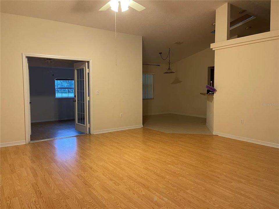 Recently Rented: $2,200 (3 beds, 2 baths, 1779 Square Feet)