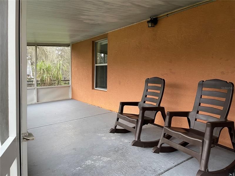 Recently Rented: $2,200 (3 beds, 2 baths, 1779 Square Feet)