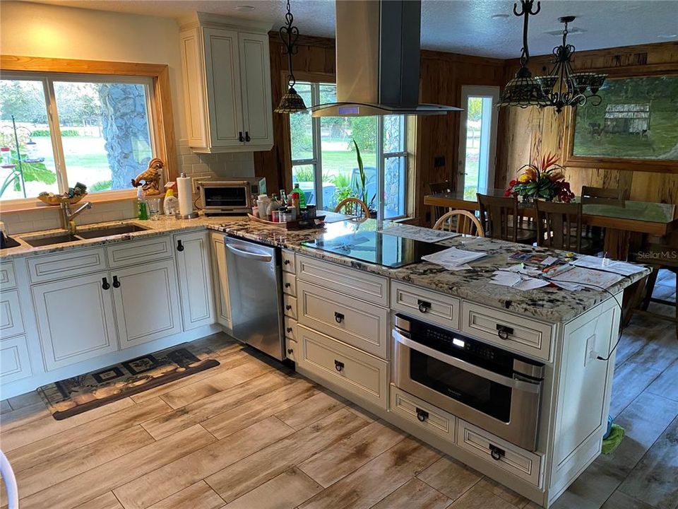 For Sale: $3,000,000 (2 beds, 2 baths, 2280 Square Feet)