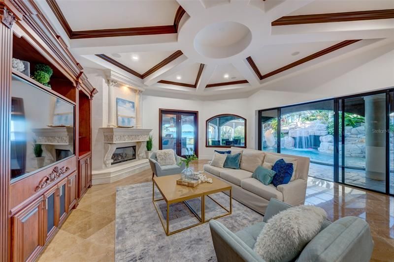 Recently Sold: $3,250,000 (6 beds, 7 baths, 6640 Square Feet)