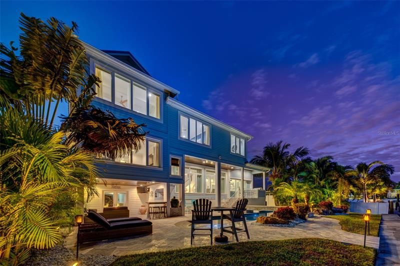 Recently Sold: $5,000,000 (5 beds, 4 baths, 3956 Square Feet)