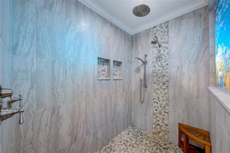 最近售出: $5,000,000 (5 贝兹, 4 浴室, 3956 平方英尺)