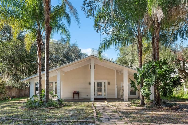 Recently Sold: $365,000 (3 beds, 3 baths, 1736 Square Feet)
