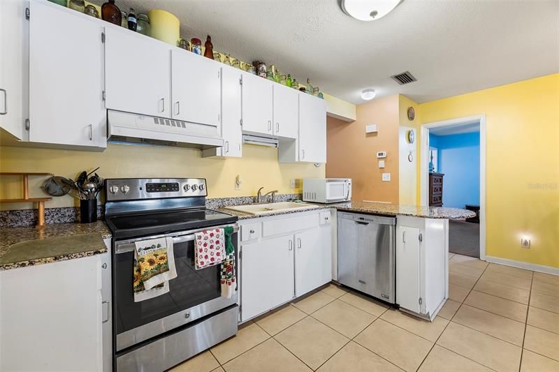 Recently Sold: $365,000 (3 beds, 3 baths, 1736 Square Feet)