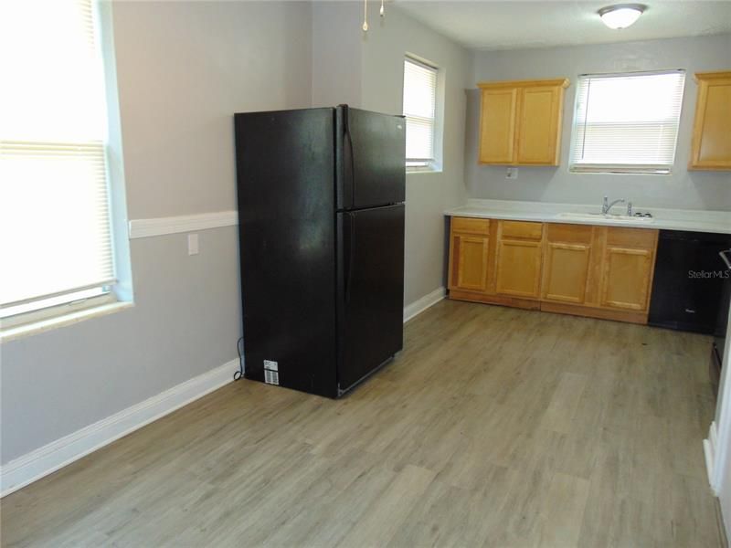Recently Rented: $1,325 (2 beds, 1 baths, 1062 Square Feet)