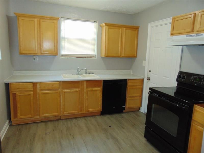 Recently Rented: $1,325 (2 beds, 1 baths, 1062 Square Feet)